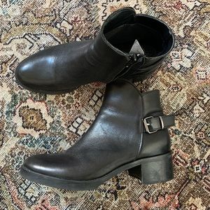 Black Ankle boots with buckle and chunky heel